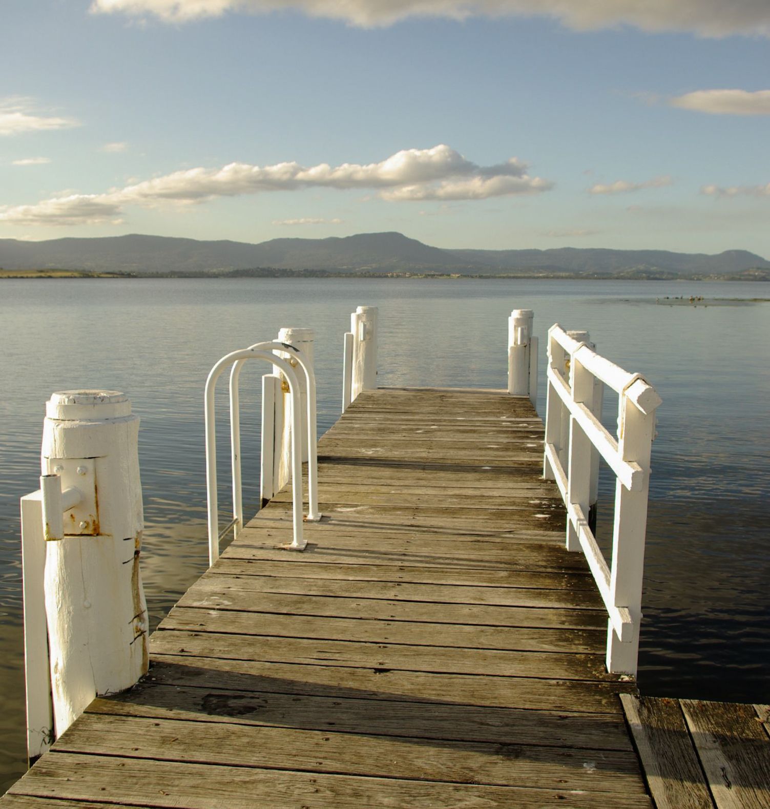 Using Ocean Accounting towards an integrated assessment of ecosystem services and benefits within a coastal lake